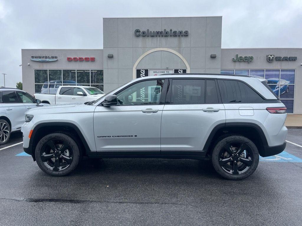 new 2025 Jeep Grand Cherokee car, priced at $43,422