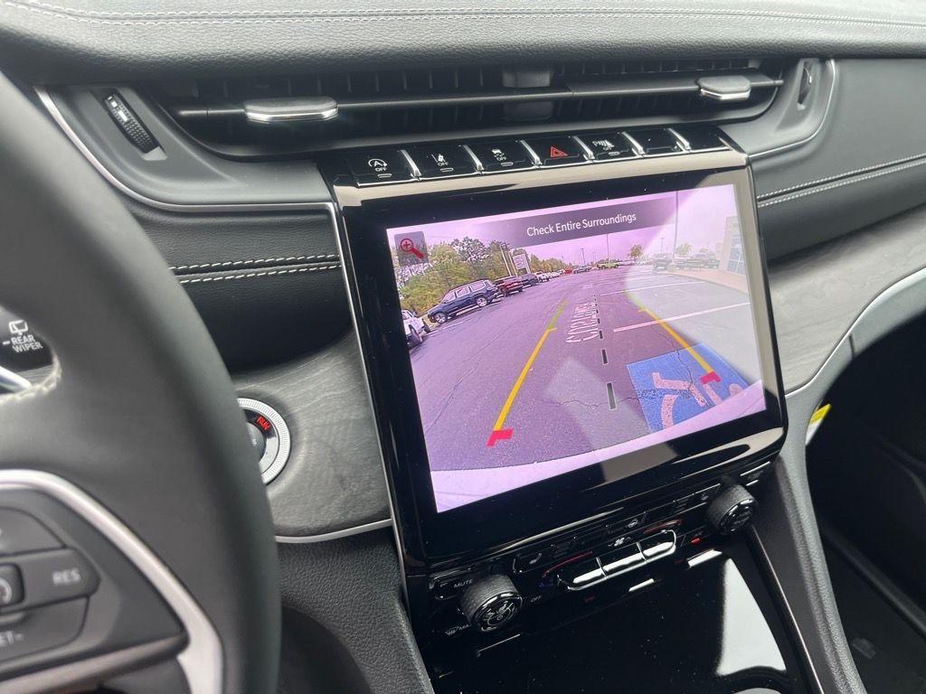 new 2025 Jeep Grand Cherokee car, priced at $42,979