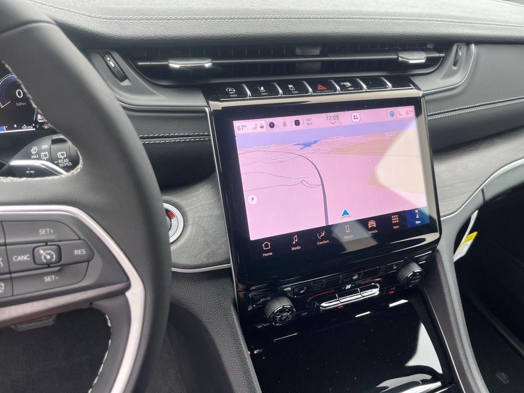 new 2025 Jeep Grand Cherokee car, priced at $42,979