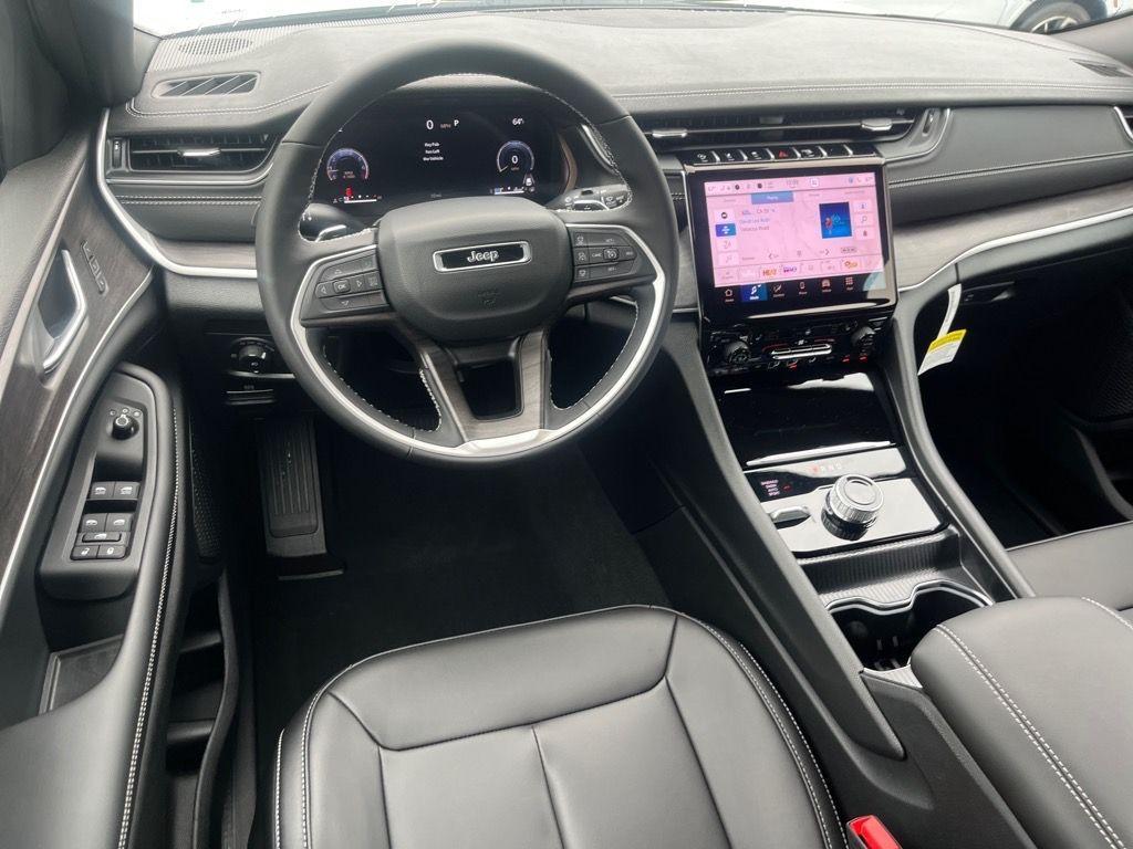 new 2025 Jeep Grand Cherokee car, priced at $42,979