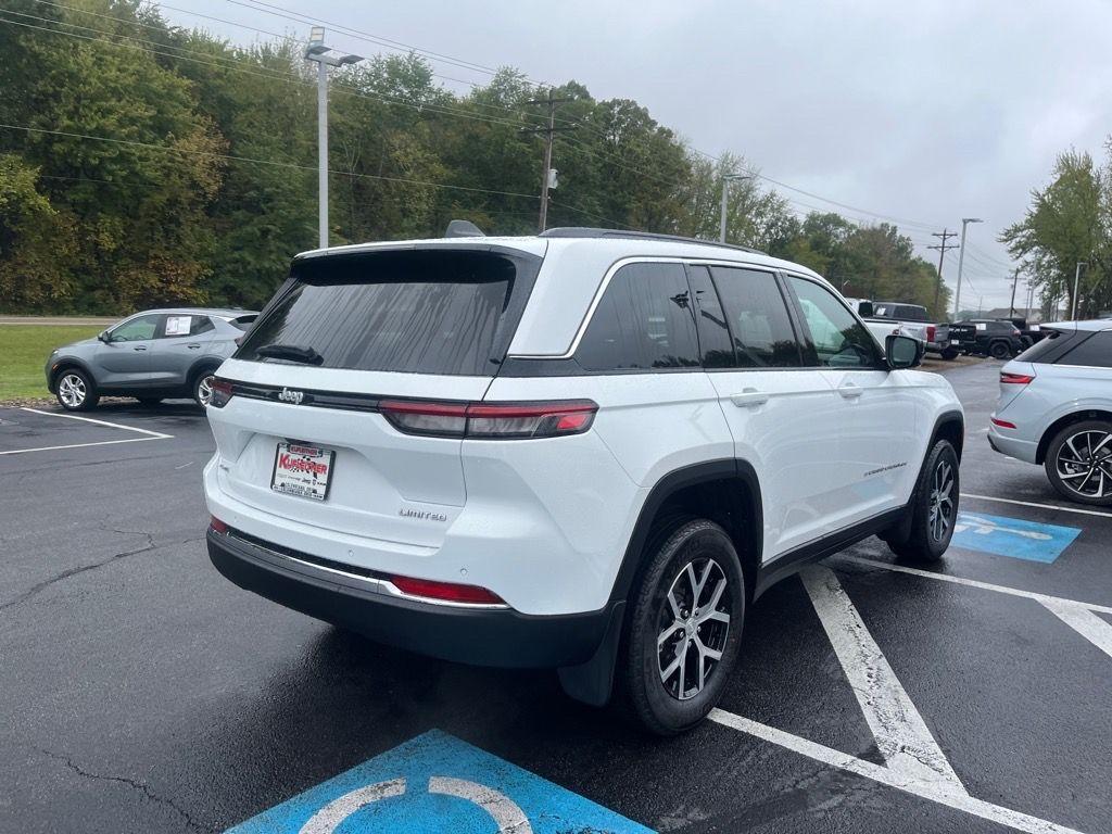 new 2025 Jeep Grand Cherokee car, priced at $42,979