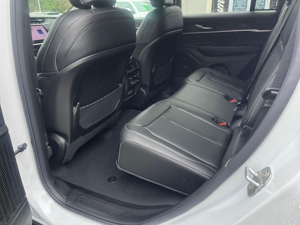 new 2025 Jeep Grand Cherokee car, priced at $42,979