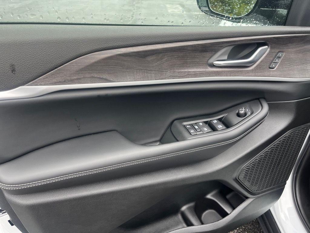 new 2025 Jeep Grand Cherokee car, priced at $42,979