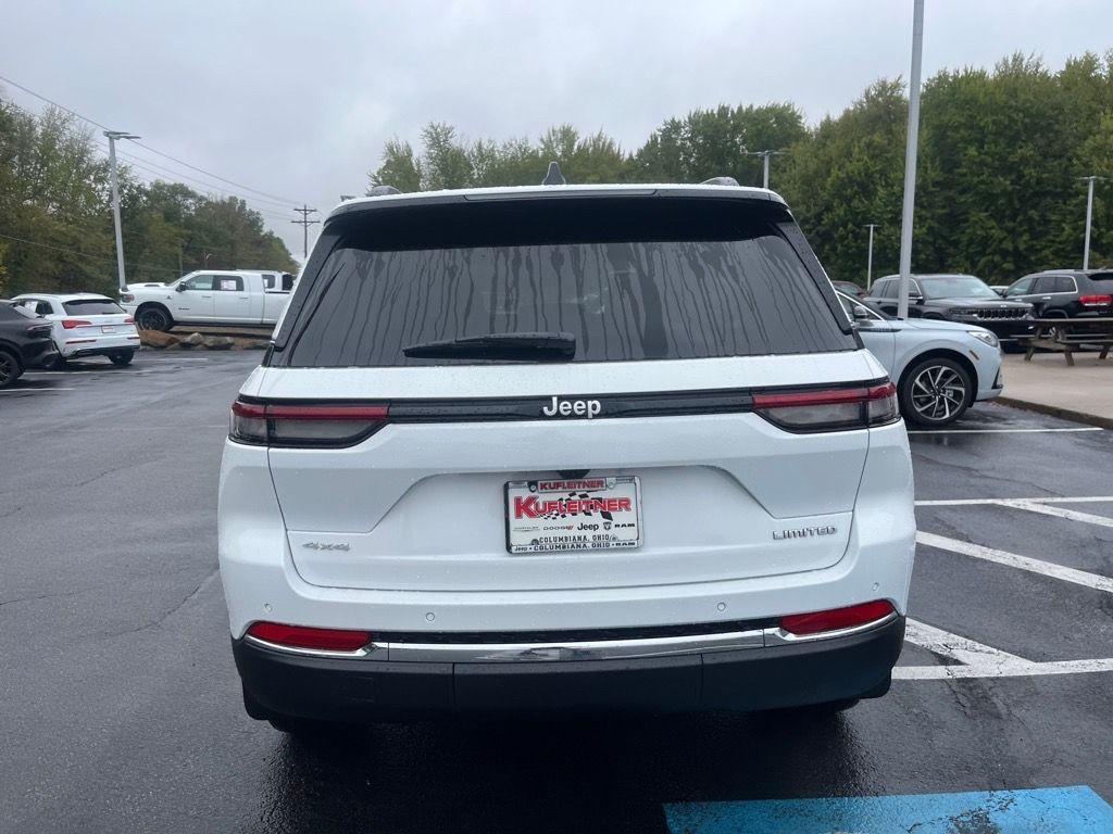 new 2025 Jeep Grand Cherokee car, priced at $42,979