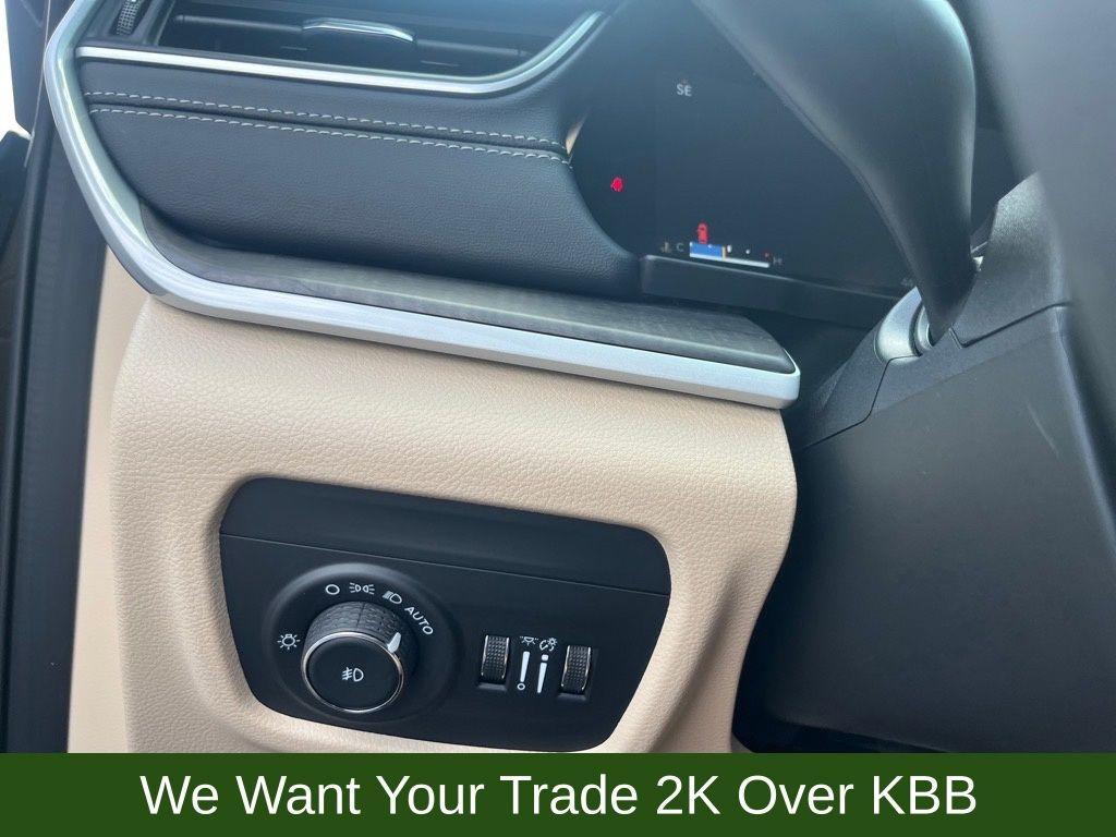 new 2025 Jeep Grand Cherokee car, priced at $41,497