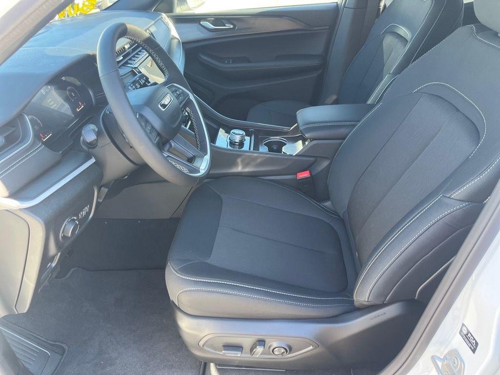 new 2025 Jeep Grand Cherokee car, priced at $39,247