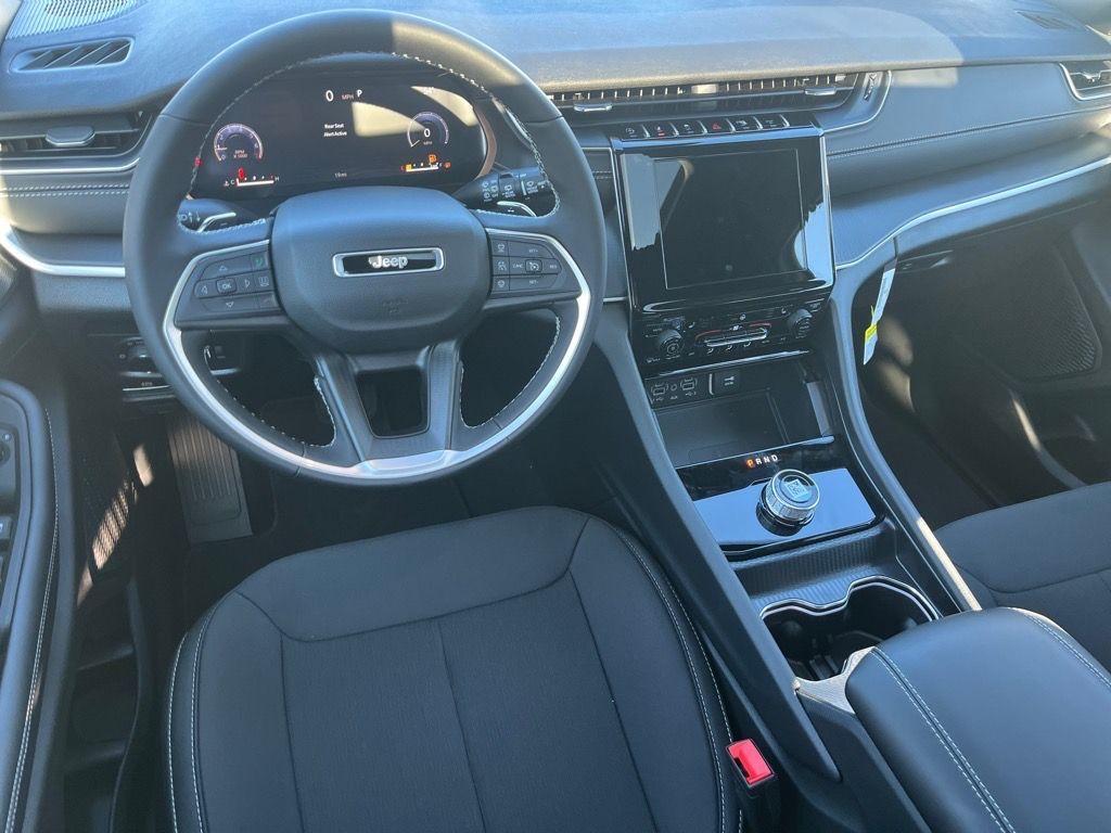 new 2025 Jeep Grand Cherokee car, priced at $39,247