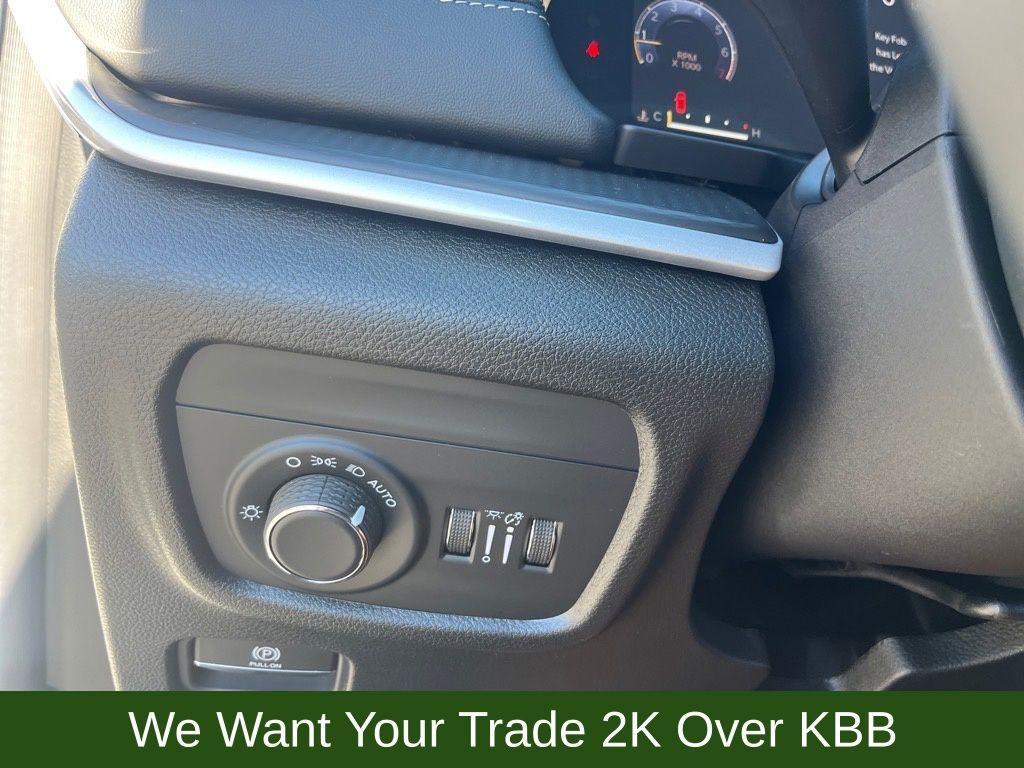 new 2025 Jeep Grand Cherokee car, priced at $38,247