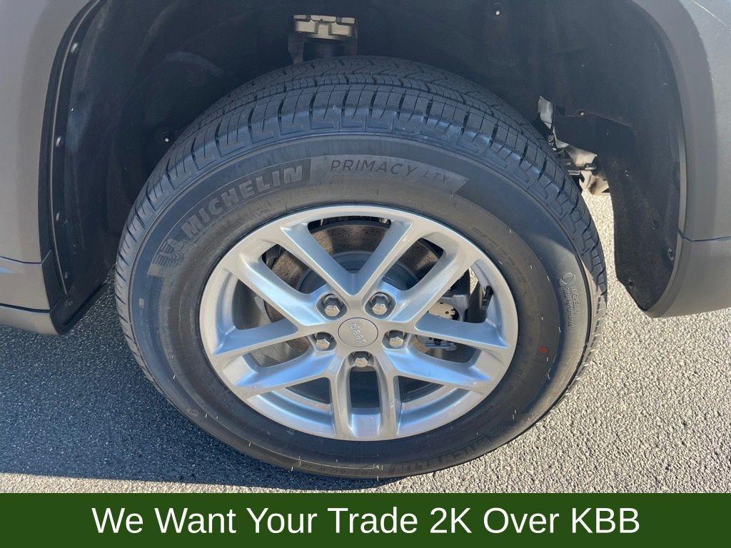 new 2025 Jeep Grand Cherokee car, priced at $38,247