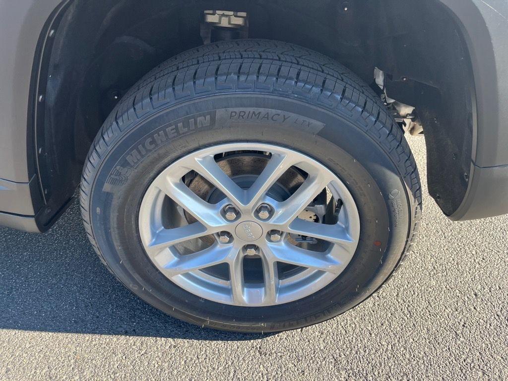 new 2025 Jeep Grand Cherokee car, priced at $39,247