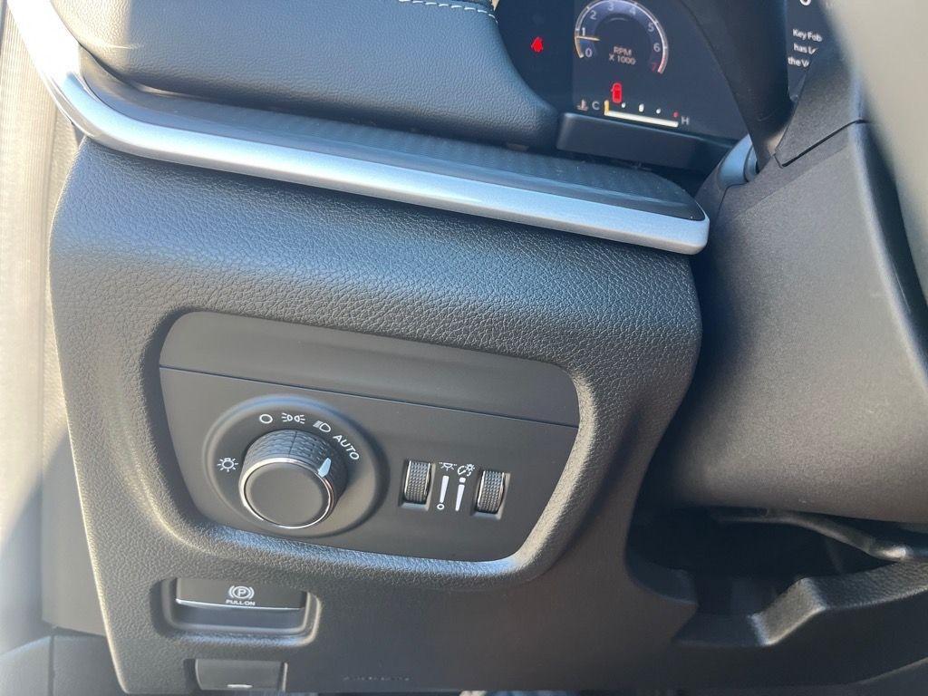 new 2025 Jeep Grand Cherokee car, priced at $39,247