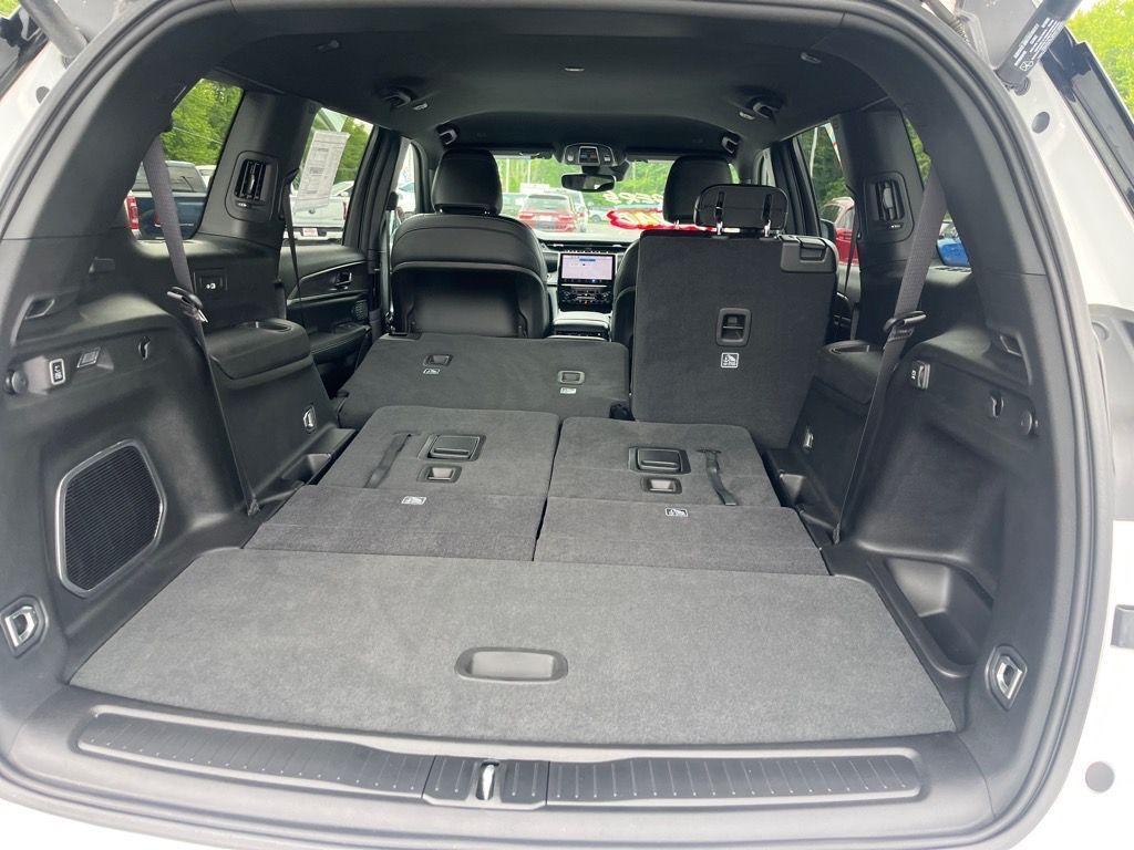 new 2024 Jeep Grand Cherokee L car, priced at $40,900