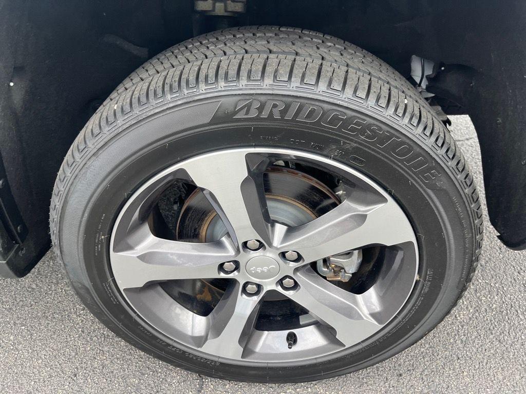 new 2024 Jeep Grand Cherokee L car, priced at $40,900