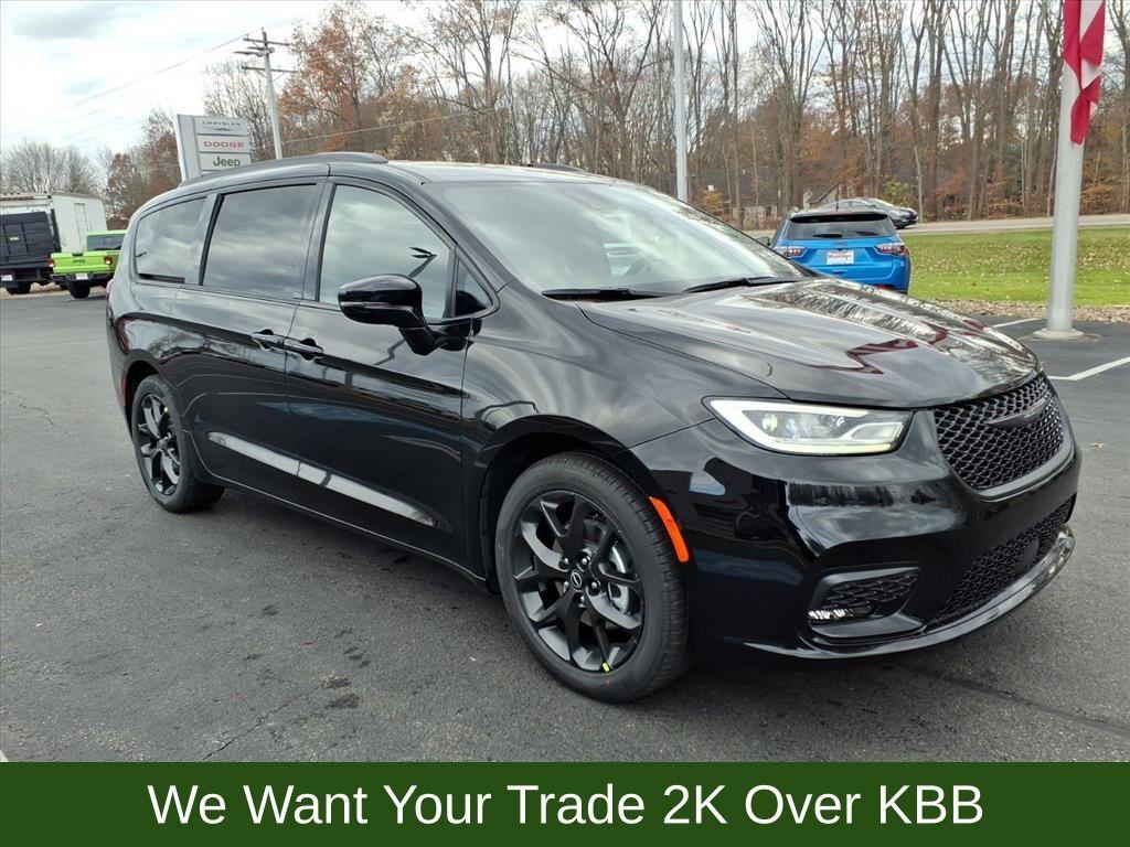 new 2026 Chrysler Pacifica car, priced at $41,579