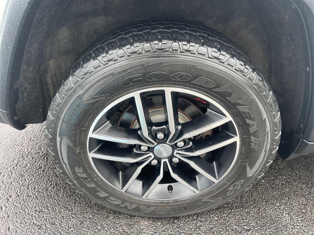 used 2017 Jeep Grand Cherokee car, priced at $11,900