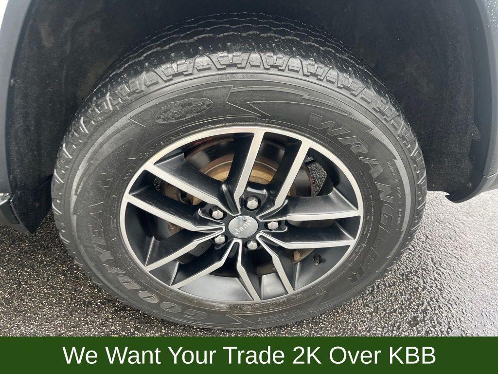 used 2017 Jeep Grand Cherokee car, priced at $10,900