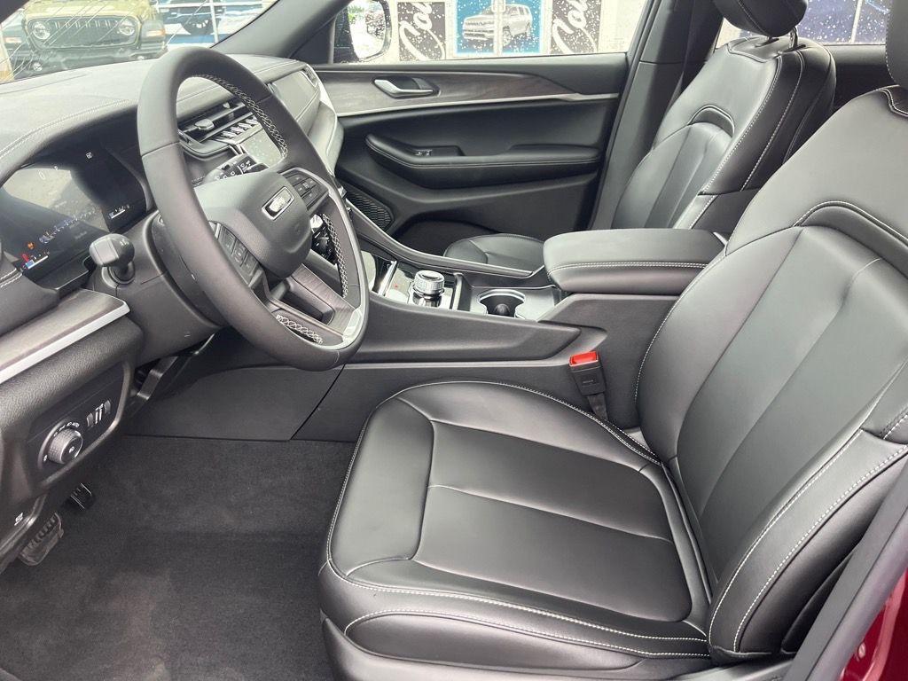 new 2025 Jeep Grand Cherokee car, priced at $43,497