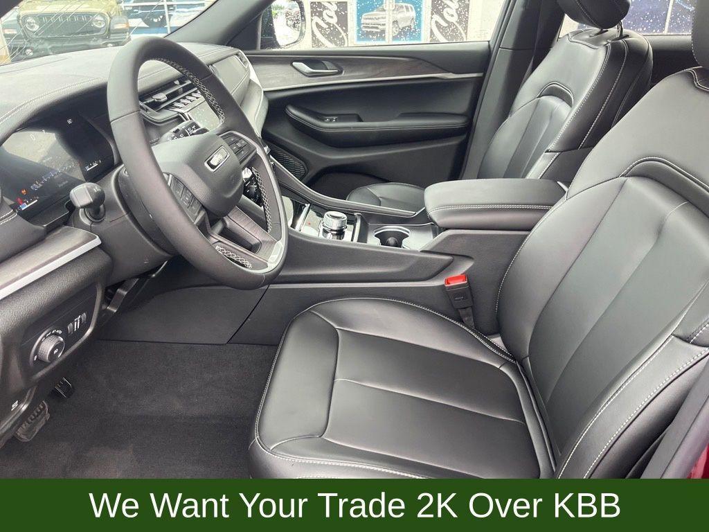 new 2025 Jeep Grand Cherokee car, priced at $41,497