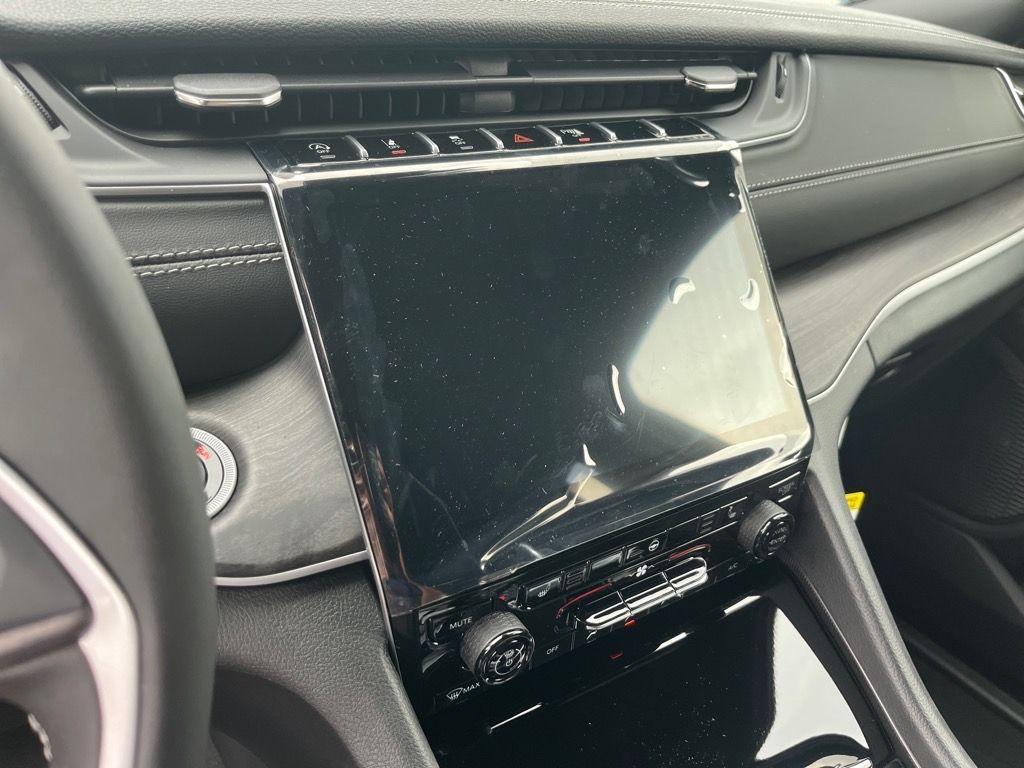 new 2025 Jeep Grand Cherokee car, priced at $43,497