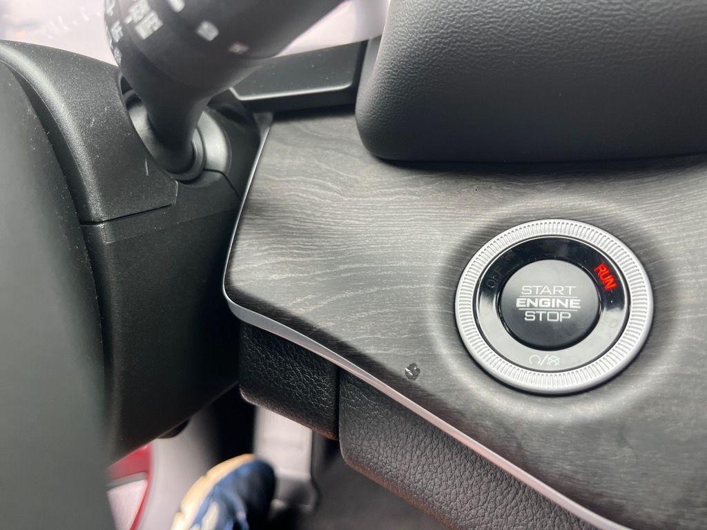 new 2025 Jeep Grand Cherokee car, priced at $43,497