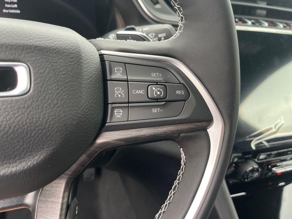 new 2025 Jeep Grand Cherokee car, priced at $43,497