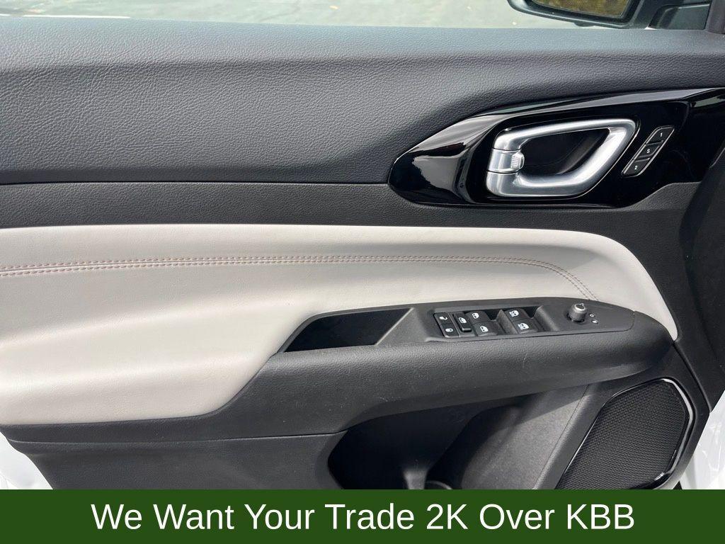 used 2024 Jeep Compass car, priced at $25,652