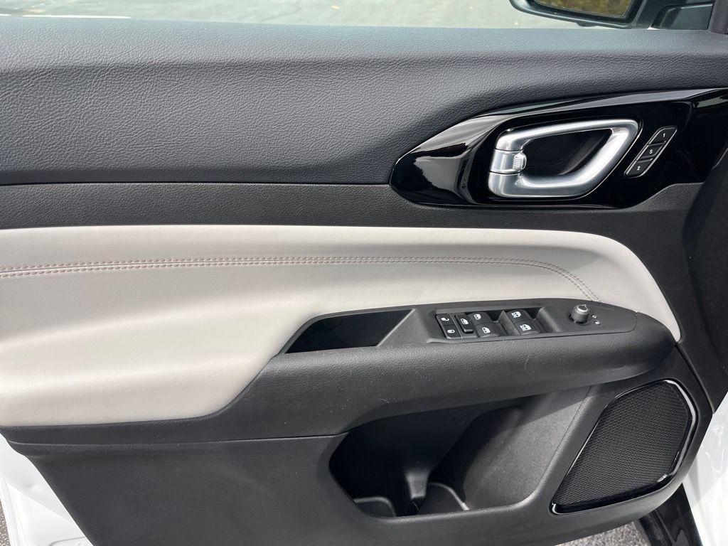 used 2024 Jeep Compass car, priced at $26,900