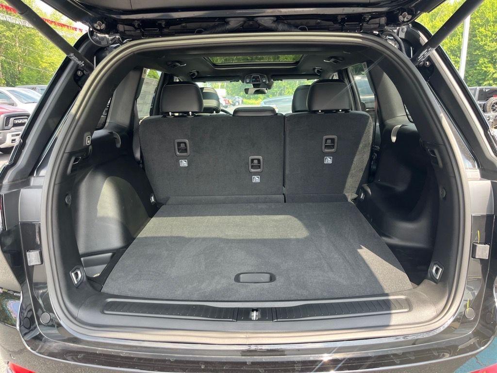 new 2025 Jeep Grand Cherokee car, priced at $44,500