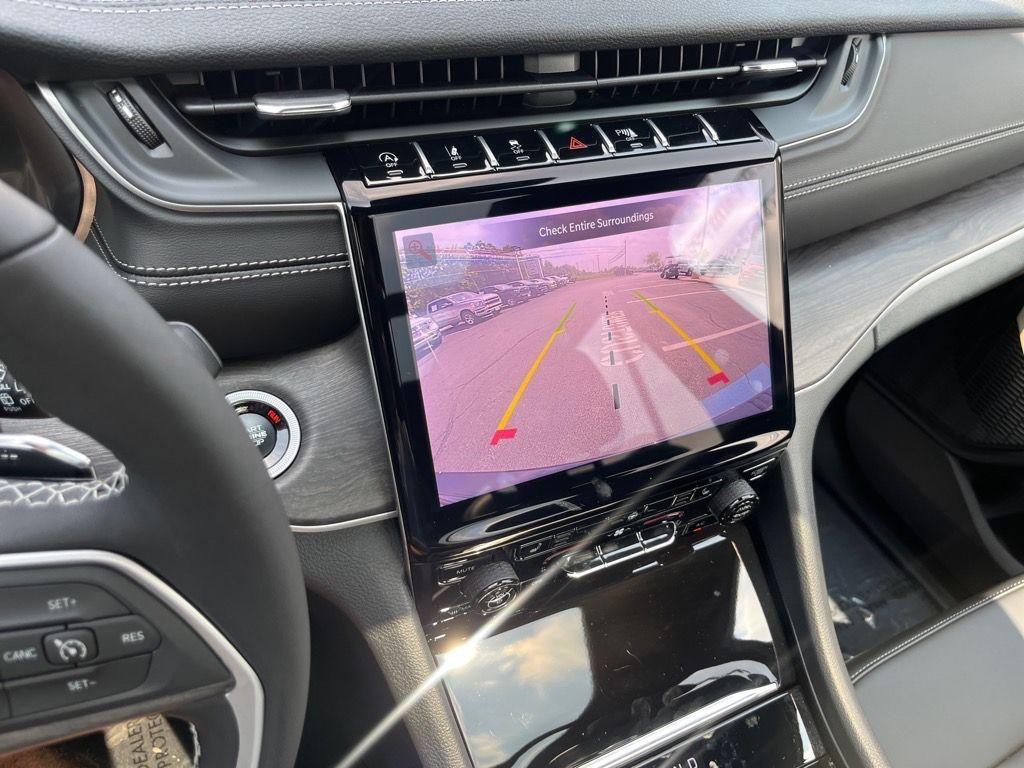 new 2025 Jeep Grand Cherokee car, priced at $44,500