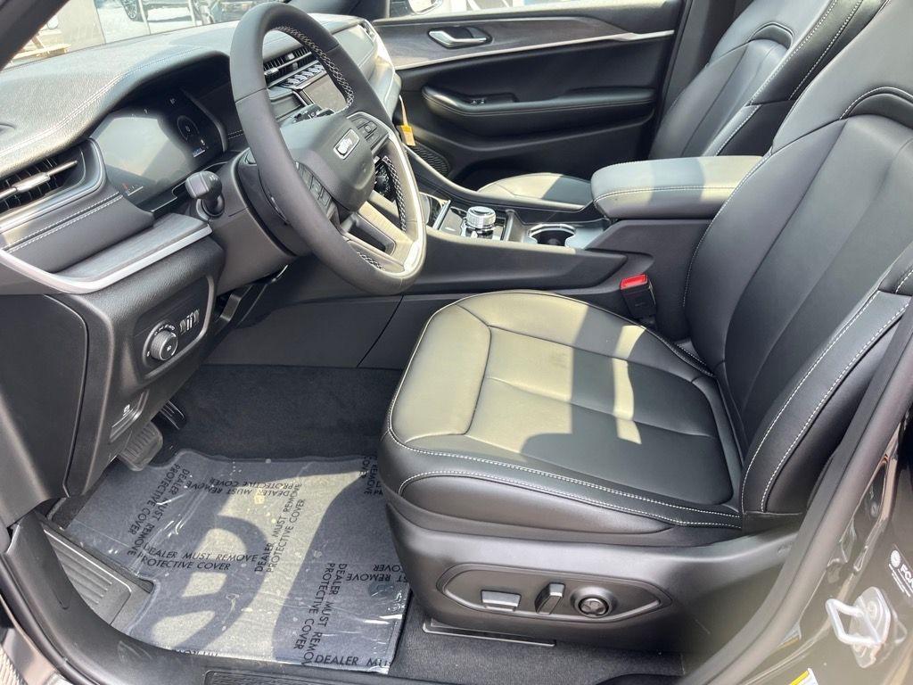 new 2025 Jeep Grand Cherokee car, priced at $44,500