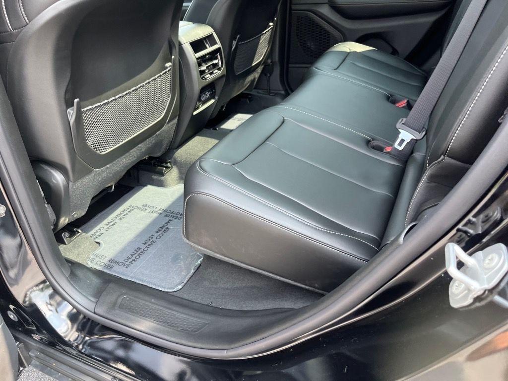 new 2025 Jeep Grand Cherokee car, priced at $44,500