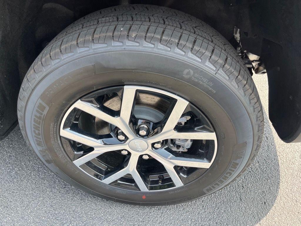 new 2025 Jeep Grand Cherokee car, priced at $44,500