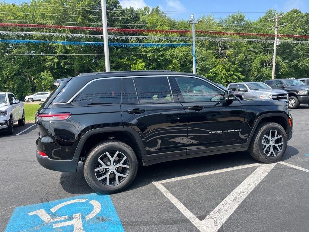 new 2025 Jeep Grand Cherokee car, priced at $44,500