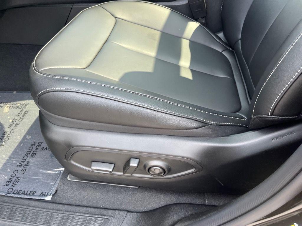 new 2025 Jeep Grand Cherokee car, priced at $44,500