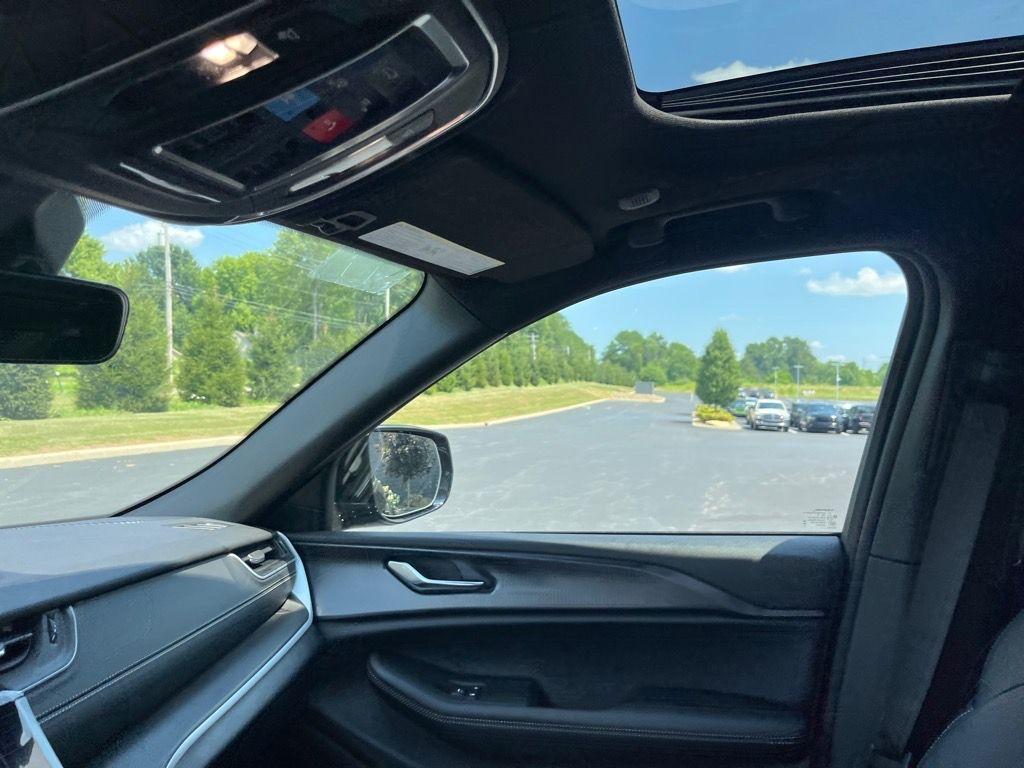 new 2025 Jeep Grand Cherokee car