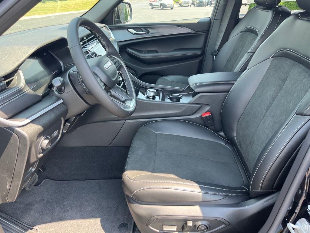 new 2025 Jeep Grand Cherokee car