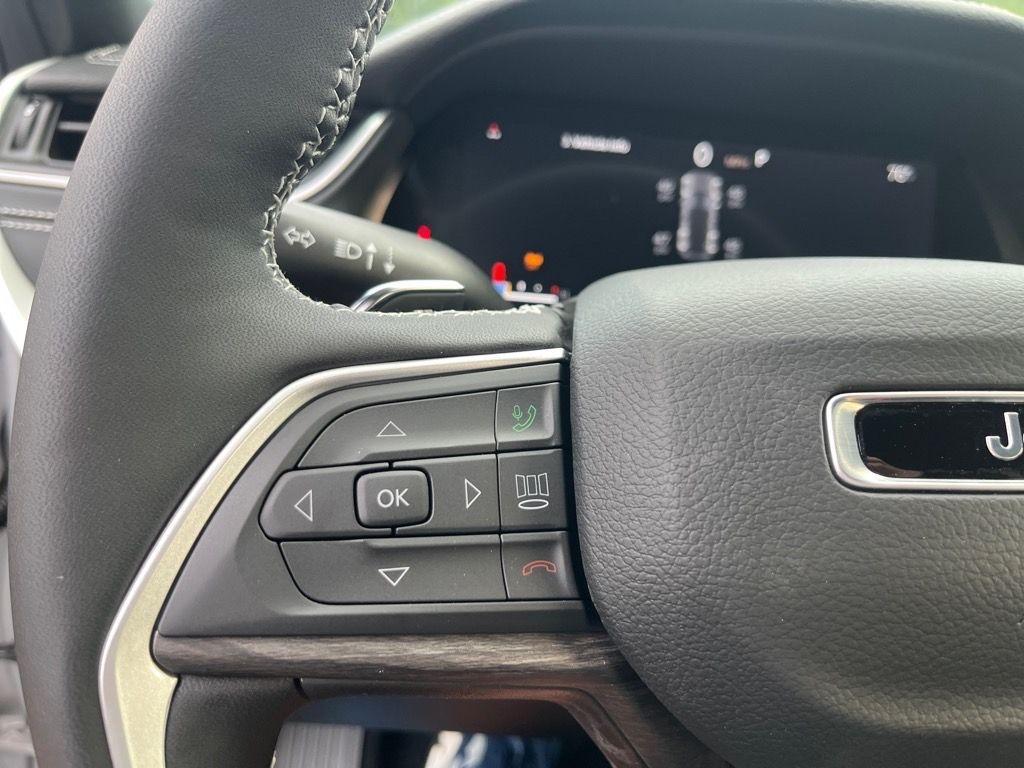 new 2025 Jeep Grand Cherokee car, priced at $47,550