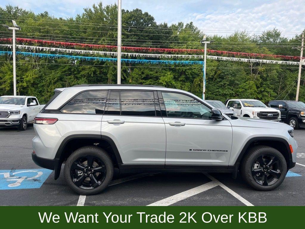 new 2025 Jeep Grand Cherokee car, priced at $39,050