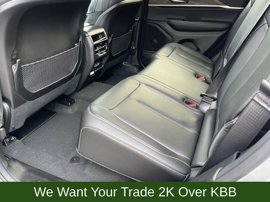 new 2025 Jeep Grand Cherokee car, priced at $39,050