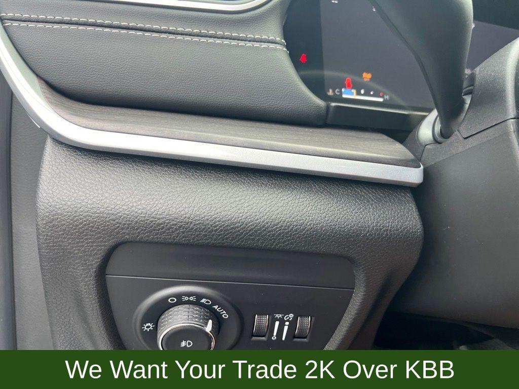 new 2025 Jeep Grand Cherokee car, priced at $39,050