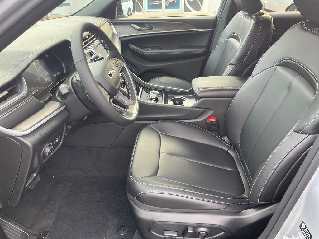 new 2025 Jeep Grand Cherokee car, priced at $47,550