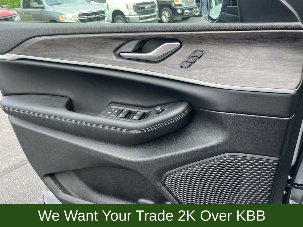 new 2025 Jeep Grand Cherokee car, priced at $39,050