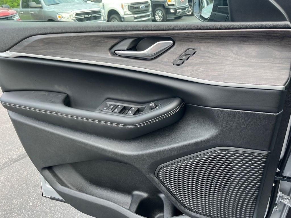 new 2025 Jeep Grand Cherokee car, priced at $47,550