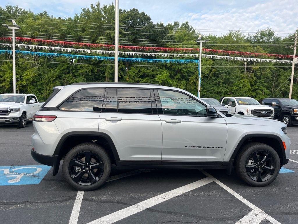 new 2025 Jeep Grand Cherokee car, priced at $47,550