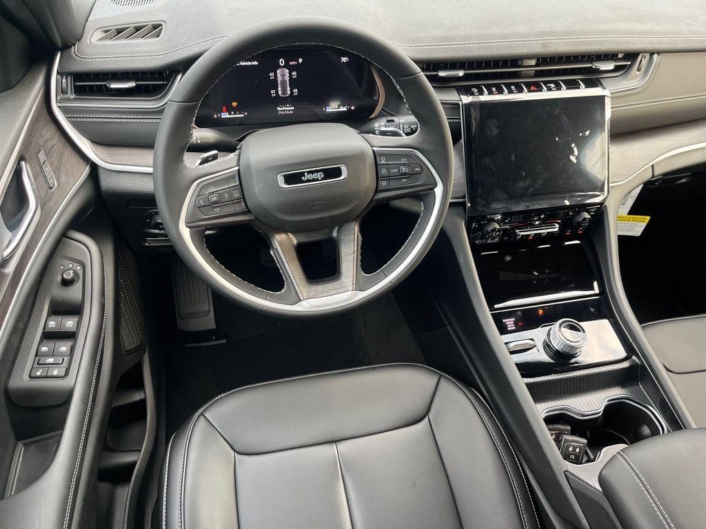 new 2025 Jeep Grand Cherokee car, priced at $47,550