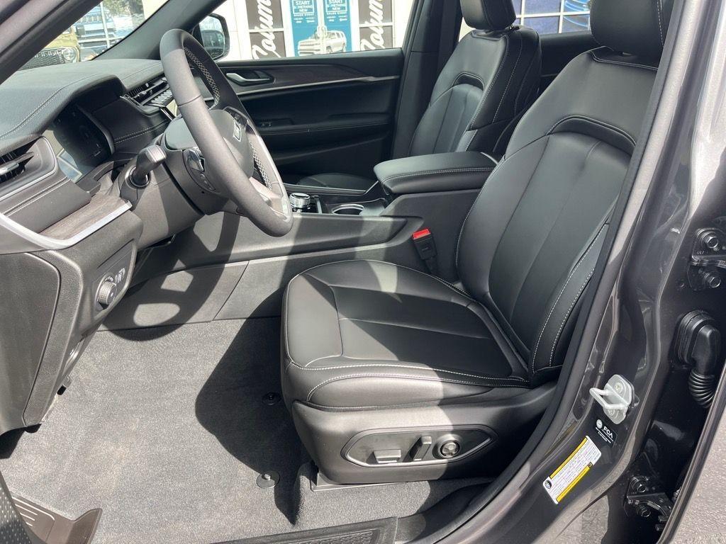 new 2025 Jeep Grand Cherokee L car, priced at $47,431