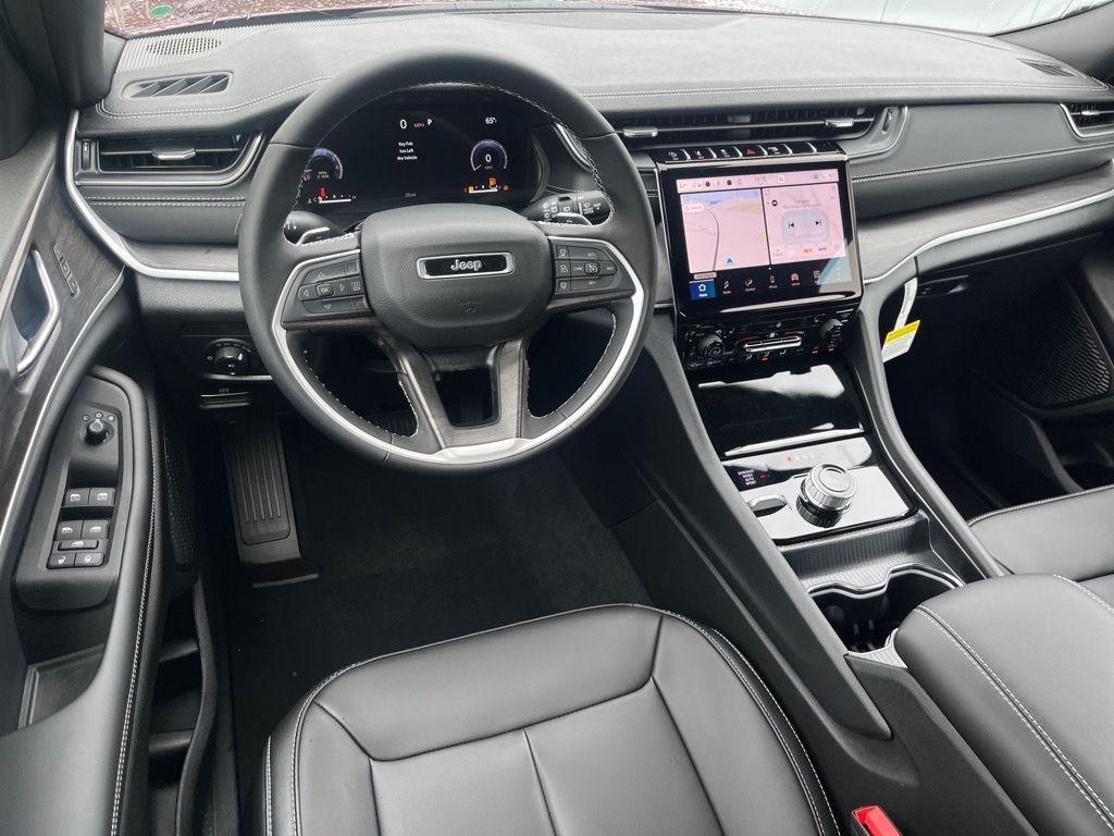 new 2025 Jeep Grand Cherokee car, priced at $43,497