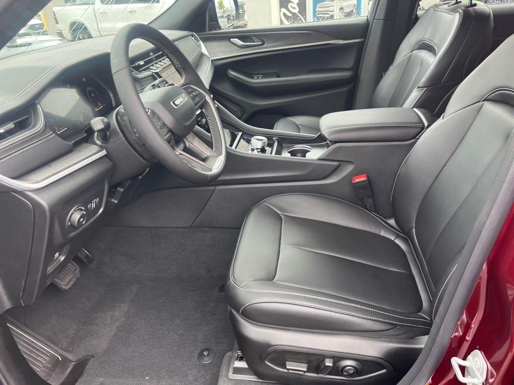 new 2025 Jeep Grand Cherokee car, priced at $43,497