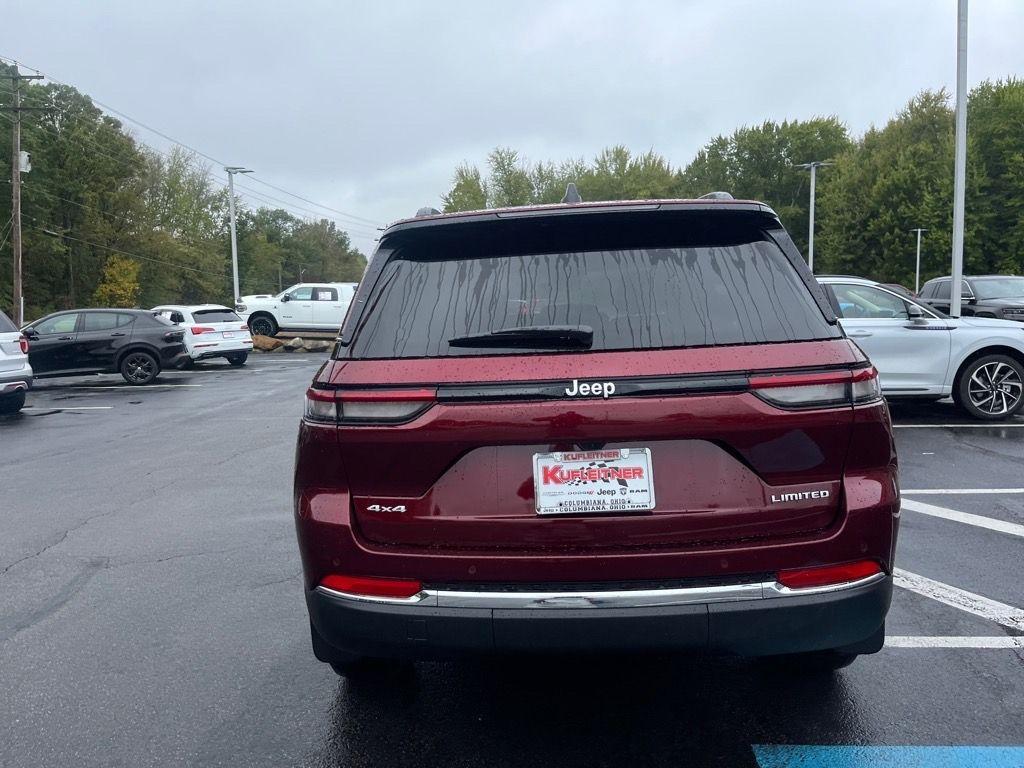 new 2025 Jeep Grand Cherokee car, priced at $43,497
