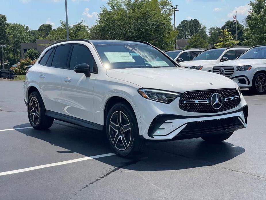 new 2024 Mercedes-Benz GLC 300 car